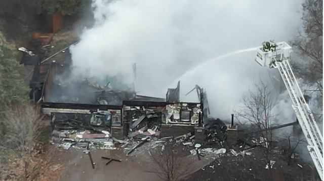 Khoảnh khắc thảm kịch kinh hoàng khi máy bay rơi thẳng vào khu dân cư tại Mỹ khiến tất cả thiệt mạng- Ảnh 4.