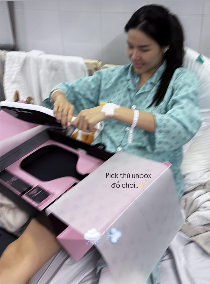 Hình ảnh mới nhất cực hiếm của sao nữ Vbiz bị gãy chân trong lúc chơi pickleball- Ảnh 1.