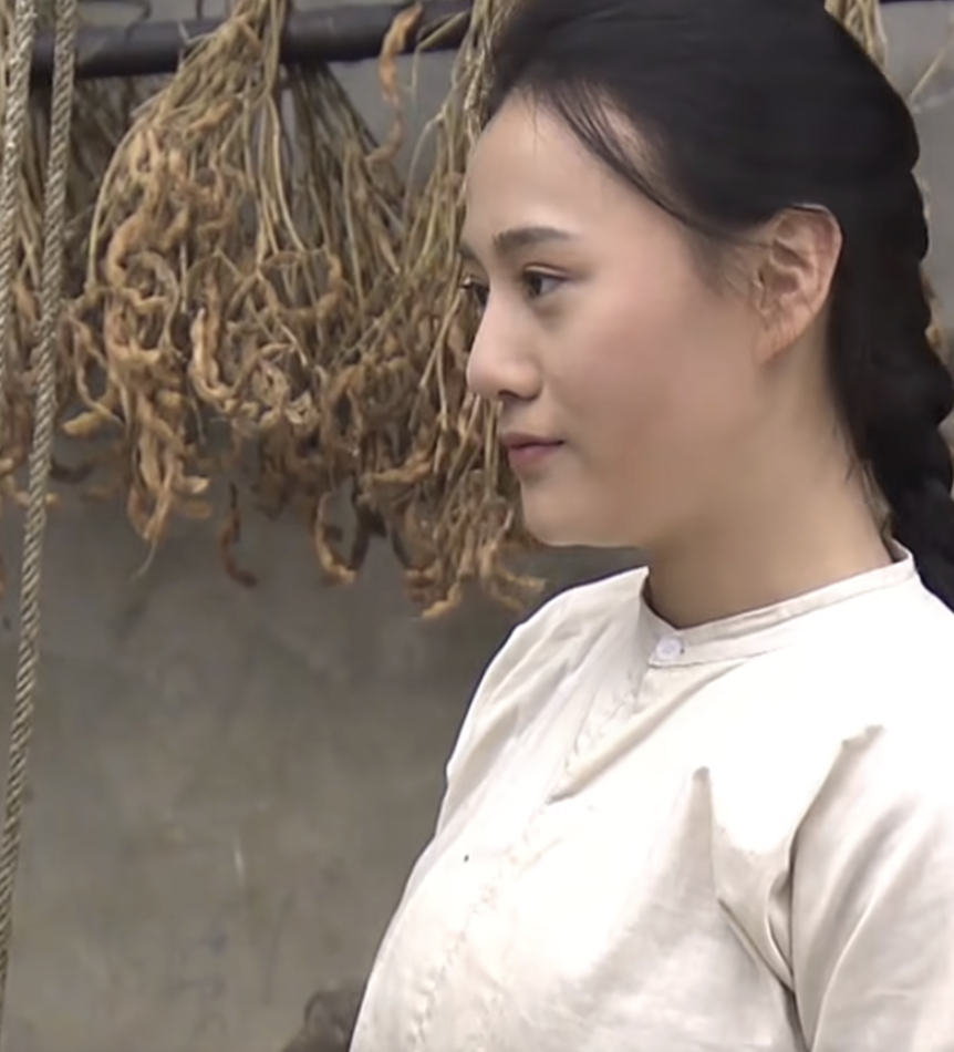 Đoạn clip trước khi thẩm mỹ của phú bà Việt viral trở lại, gương mặt lộ rõ khuyết điểm- Ảnh 2. Đoạn clip trước khi thẩm mỹ của phú bà Việt viral trở lại, gương mặt lộ rõ khuyết điểm- Ảnh 2.