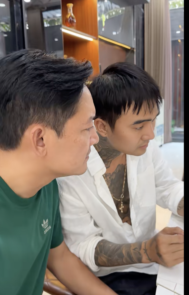 Sự thật đoạn clip con của sao nữ Vbiz buồn tủi khi “bị bố bỏ mặc để đi với mẹ kế”- Ảnh 2. Sự thật đoạn clip con của sao nữ Vbiz buồn tủi khi “bị bố bỏ mặc để đi với mẹ kế”- Ảnh 2.