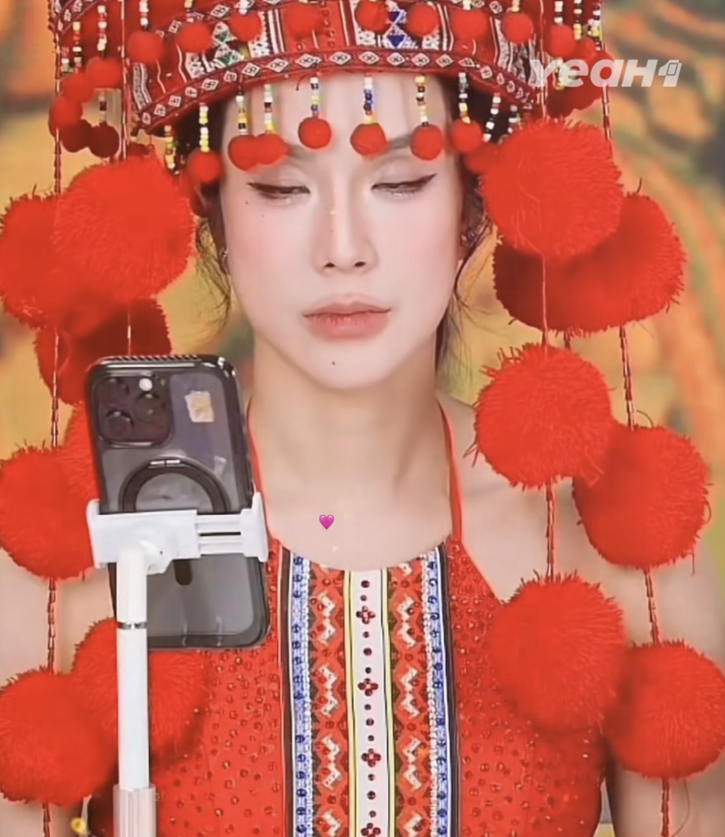 Đã đến thời nghệ sĩ lên livestream bán hàng còn chăm hơn lên sân khấu diễn!- Ảnh 1.