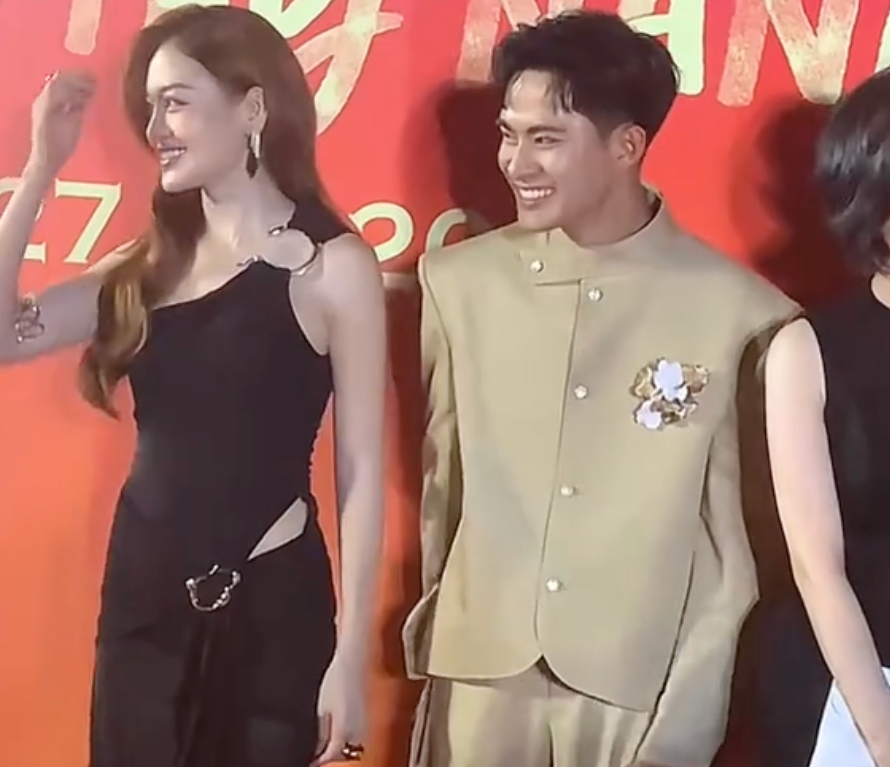 Nữ diễn viên gợi cảm khiến Lê Tuấn Khang ngại không dám chụp ảnh cùng- Ảnh 1.