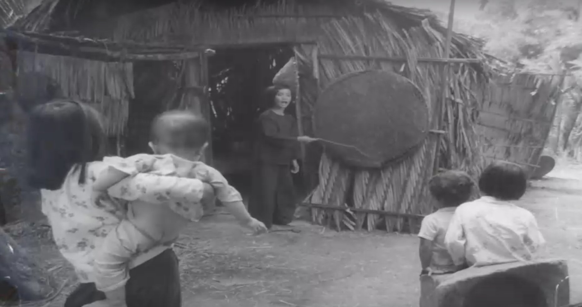 Bộ phim khóc cạn nước mắt khi xem lại những ngày này: Nghệ sĩ Vân Dung lúc 9 tuổi đã xuất sắc, một ngôi sao trở thành huyền thoại- Ảnh 2.