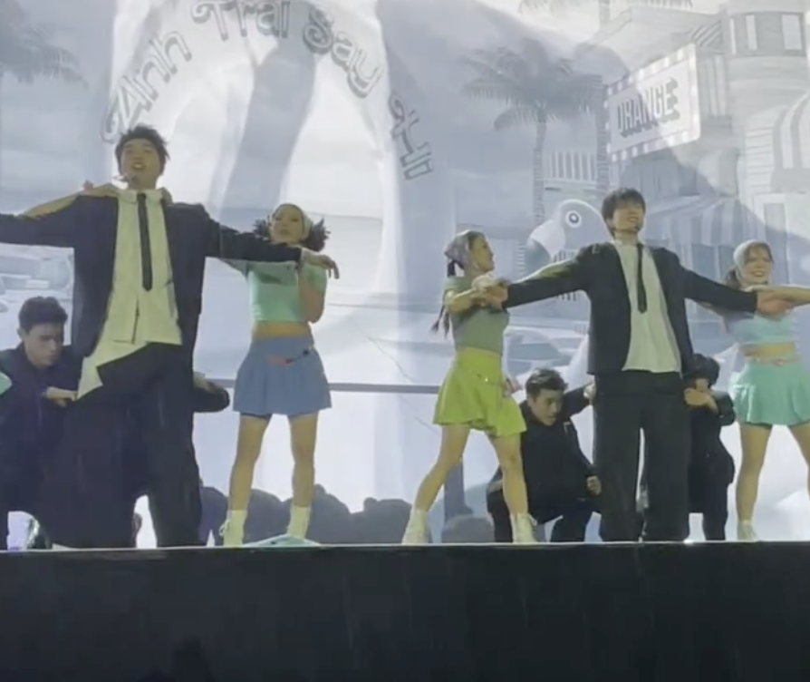 Viral nhất Concert Anh trai say Hi: HIEUTHUHAI gặp sự cố nhỏ, Anh Tú Atus hành xử thế nào mà gây nức lòng?- Ảnh 1. Viral nhất Concert Anh trai say Hi: HIEUTHUHAI gặp sự cố nhỏ, Anh Tú Atus hành xử thế nào mà gây nức lòng?- Ảnh 1.