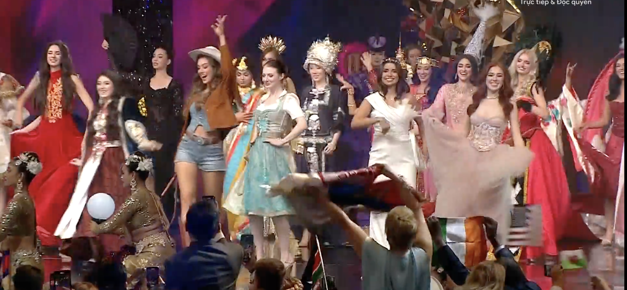 Trực tiếp Chung kết Miss World 2024: Hoa hậu Ý Nhi chính thức vào top 40 nhờ thực lực, bật khóc khi được gọi tên! - Ảnh 7.