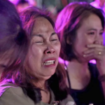 Mẹ khóc nghẹn, không nói nên lời trước giây phút Hà Trúc Linh đăng quang anh man hinh 2025 06 28 luc 001832 1751044741893579982547 132 0 911 1488 crop 17510447858141392941270png