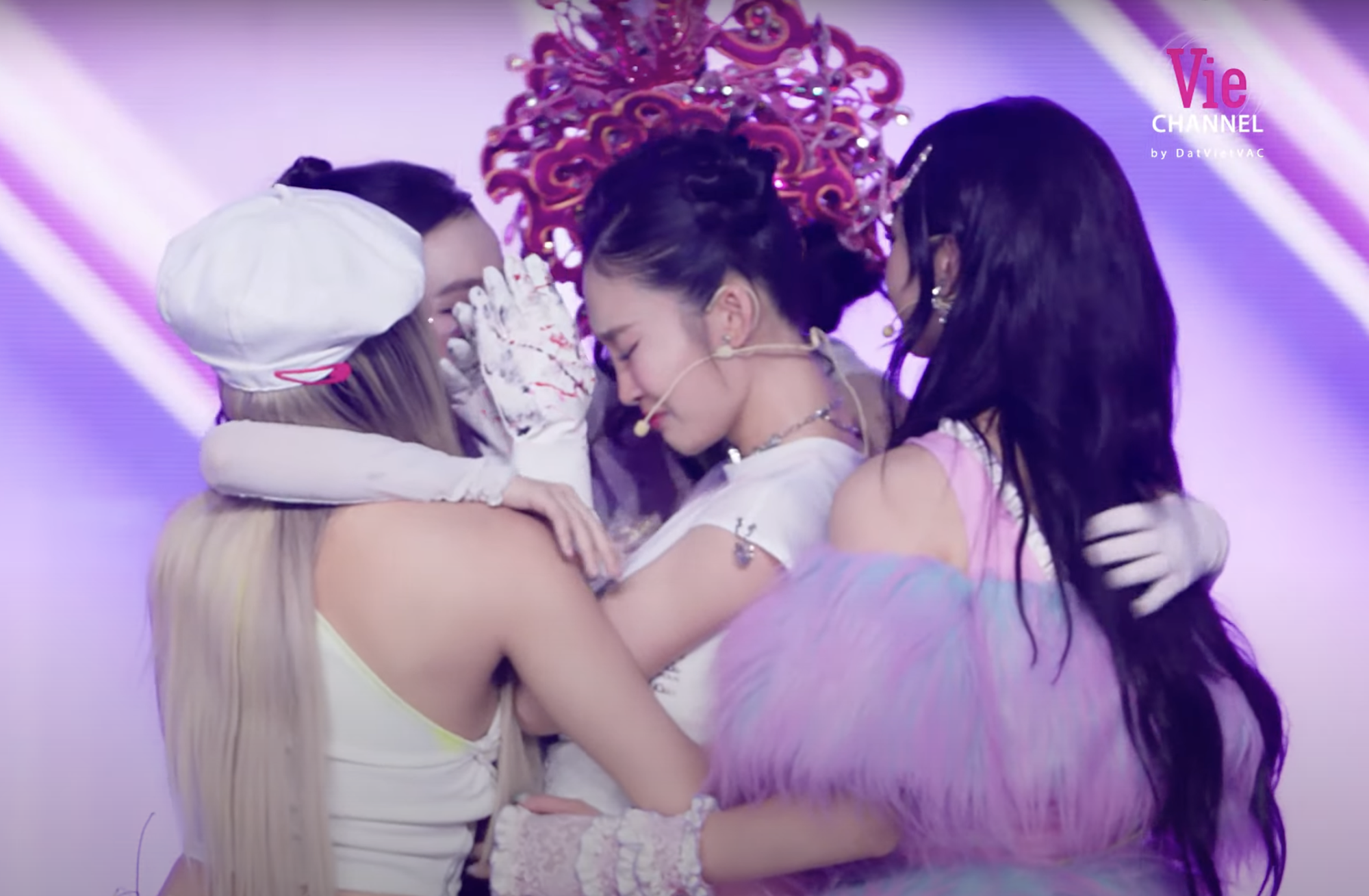 Tập 5 Em Xinh Say Hi: LyLy bị loại sốc, Bích Phương - Miu Lê khóc nức nở- Ảnh 1. Tập 5 Em Xinh Say Hi: LyLy bị loại sốc, Bích Phương - Miu Lê khóc nức nở- Ảnh 1.