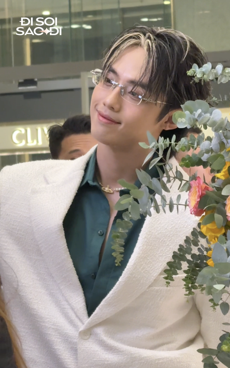 Khánh Vân và Hoa hậu 2k đọ sắc nét căng, Quốc Anh làm 1 hành động gây náo loạn chốn đông người!- Ảnh 2.