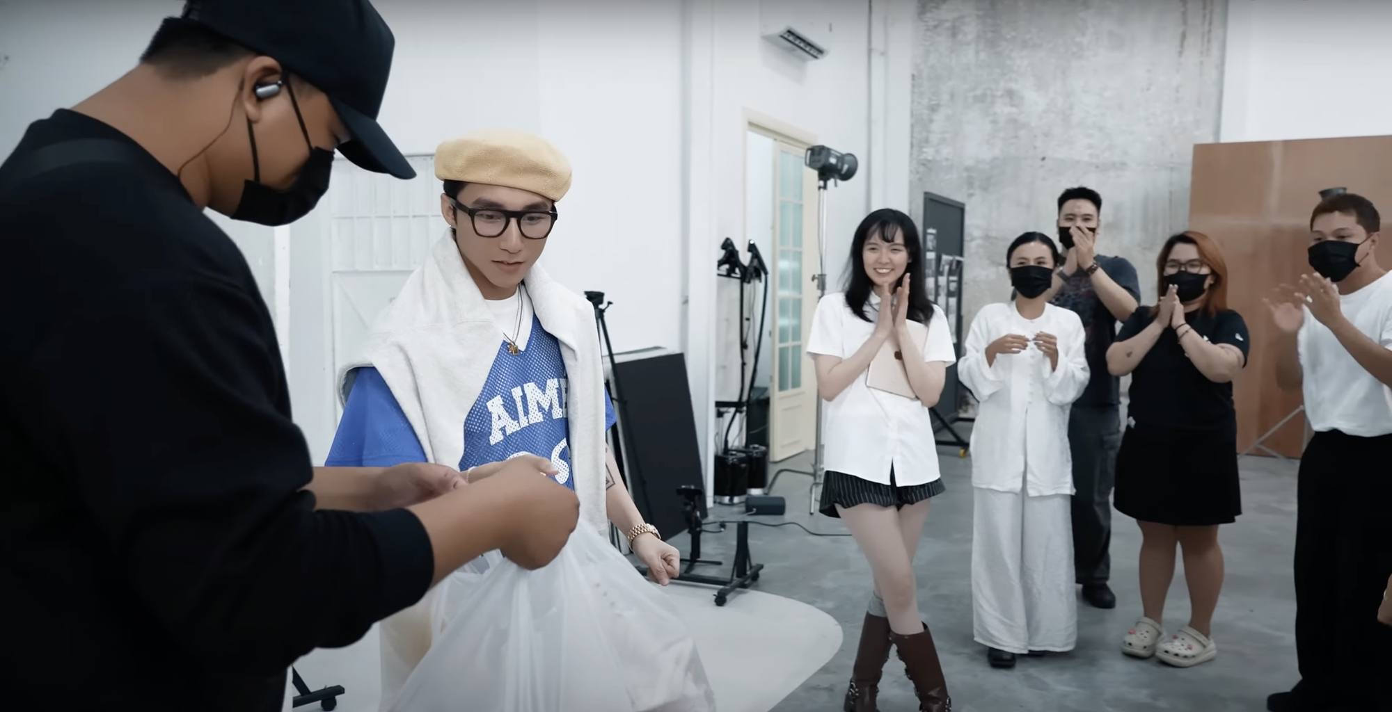 Rầm rộ clip Sơn Tùng trực tiếp xem Hải Tú chụp ảnh- Ảnh 2.