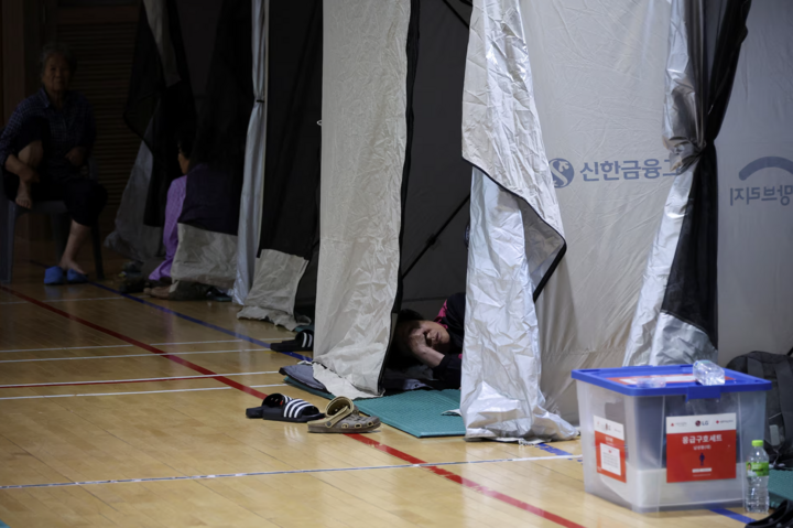 Hàn Quốc trải qua trận mưa lịch sử, gần 3.000 người không thể quay trở về nhà- Ảnh 4. Hàn Quốc trải qua trận mưa lịch sử, gần 3.000 người không thể quay trở về nhà- Ảnh 4.