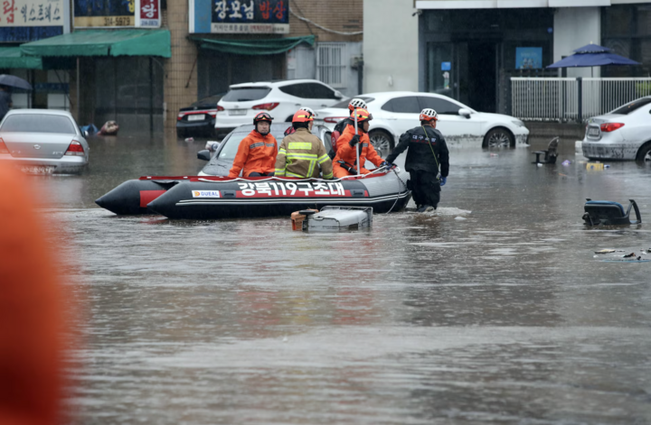 Hàn Quốc trải qua trận mưa lịch sử, gần 3.000 người không thể quay trở về nhà- Ảnh 3. Hàn Quốc trải qua trận mưa lịch sử, gần 3.000 người không thể quay trở về nhà- Ảnh 3.