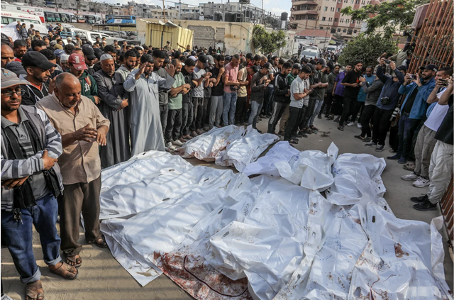 Cậu bé Gaza đi bộ 12km để nhận đồ cứu trợ, hôn tay cảm ơn nhưng bị bắn tử vong ngay sau đó- Ảnh 3.