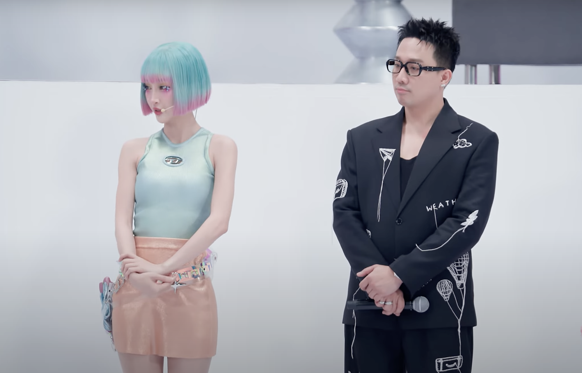 Bích Phương khóc như mưa vì nửa team bị loại, 2 Em Xinh bất ngờ được