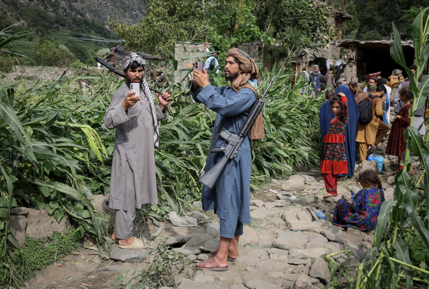 Hơn 2.200 người chết, 3.600 người bị thương: Một quốc gia oằn mình sau thảm hoạ động đất chết chóc nhất trong nhiều thập kỷ, khủng hoảng chồng chất- Ảnh 7. Hơn 2.200 người chết, 3.600 người bị thương: Một quốc gia oằn mình sau thảm hoạ động đất chết chóc nhất trong nhiều thập kỷ, khủng hoảng chồng chất- Ảnh 7.