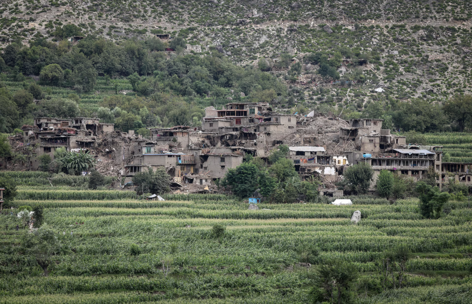 Hơn 2.200 người chết, 3.600 người bị thương: Một quốc gia oằn mình sau thảm hoạ động đất chết chóc nhất trong nhiều thập kỷ, khủng hoảng chồng chất- Ảnh 9. Hơn 2.200 người chết, 3.600 người bị thương: Một quốc gia oằn mình sau thảm hoạ động đất chết chóc nhất trong nhiều thập kỷ, khủng hoảng chồng chất- Ảnh 9.