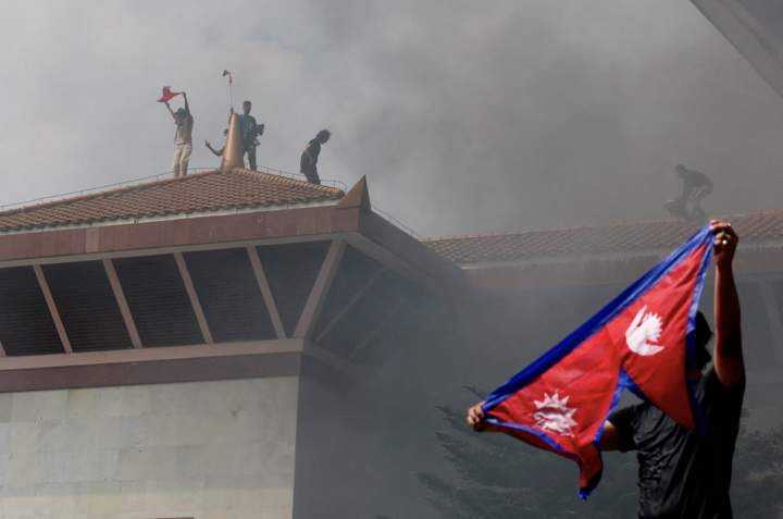 Biển người biểu tình phản đối lệnh cấm mạng xã hội ở Nepal- Ảnh 9.