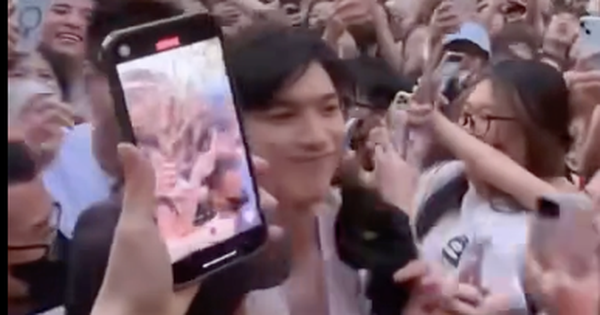 Đính chính sau cảnh HIEUTHUHAI bị fan vây kín 27 Đính chính sau cảnh HIEUTHUHAI bị fan vây kín anh man hinh 2025 09 19 luc 151127 1758269552508806762955 33 0 236 388 crop 1758269559157554051119png