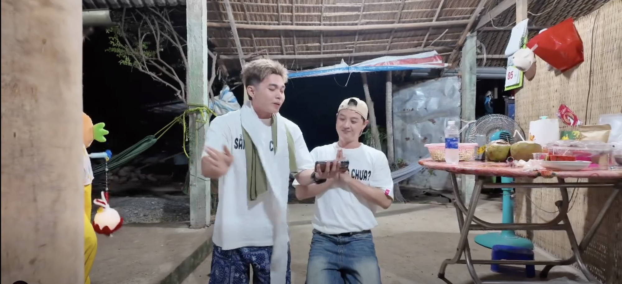 Jun Phạm say xỉn gây tranh cãi- Ảnh 2. Jun Phạm say xỉn gây tranh cãi- Ảnh 2.