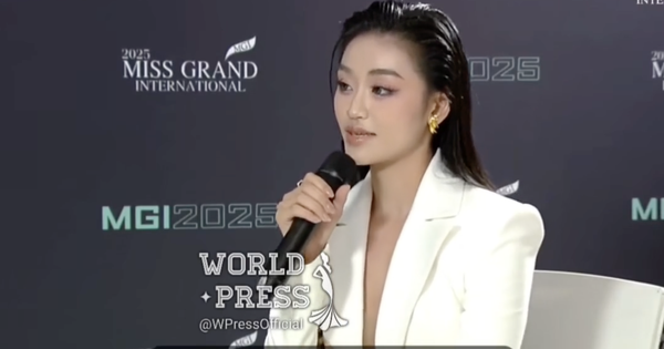 Hoa hậu Yến Nhi sững người khi bị chủ tịch Miss Grand hỏi về livestream nói xấu Sen Vàng anh man hinh 2025 10 10 luc 195534 17601009446601471617786 0 0 960 1834 crop 1760100959983799669699png