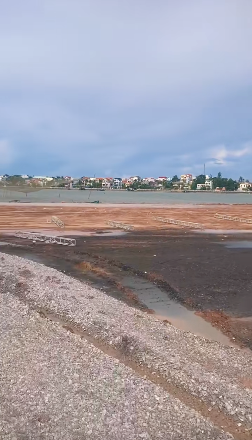 Hôn lễ Đỗ Hà - thiếu gia tập đoàn Sơn Hải ở Quảng Trị: Nhà trai dựng rạp to như sân vận động!- Ảnh 2.