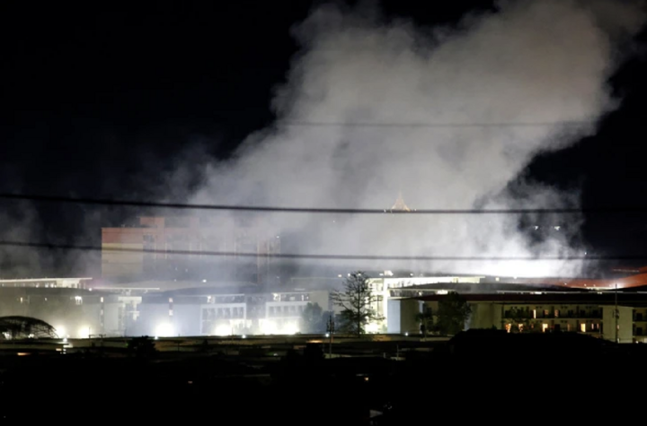 Quân đội Myanmar cho nổ tung tòa nhà lừa đảo khét tiếng KK Park- Ảnh 1. Quân đội Myanmar cho nổ tung tòa nhà lừa đảo khét tiếng KK Park- Ảnh 1.