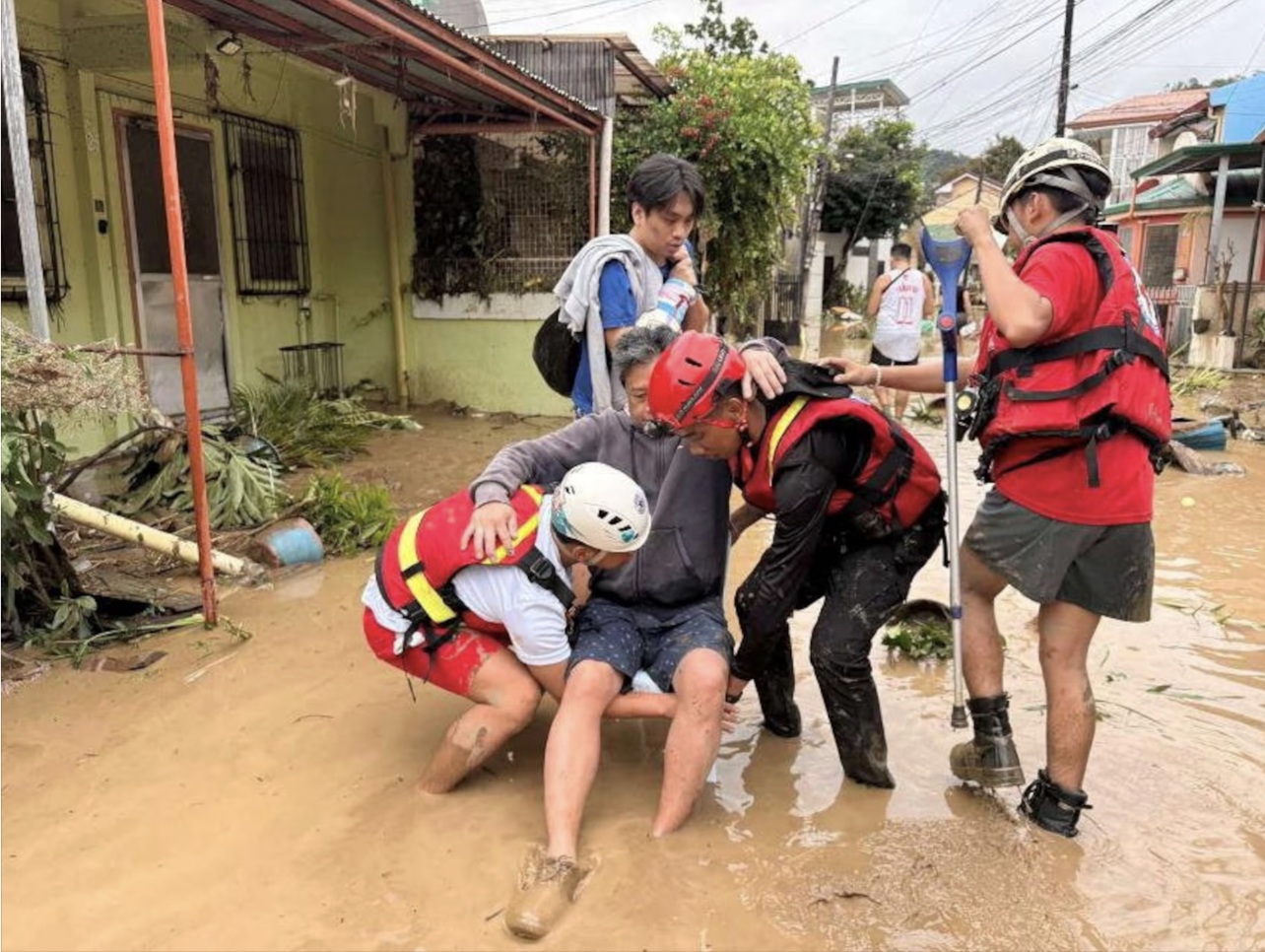 Bão Kalmaegi tàn phá Philippines: Ít nhất 46 người thiệt mạng, hàng chục nghìn người phải sơ tán- Ảnh 3.
