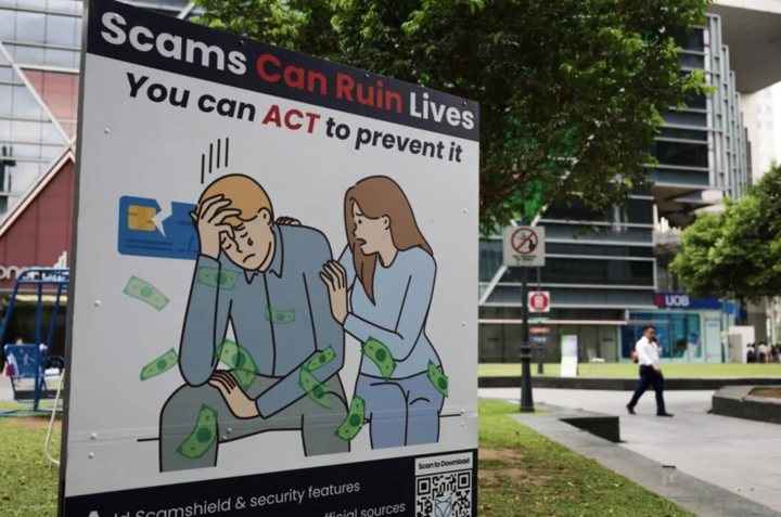 Singapore phạt đánh roi những kẻ lừa đảo trực tuyến- Ảnh 1. Singapore phạt đánh roi những kẻ lừa đảo trực tuyến- Ảnh 1.