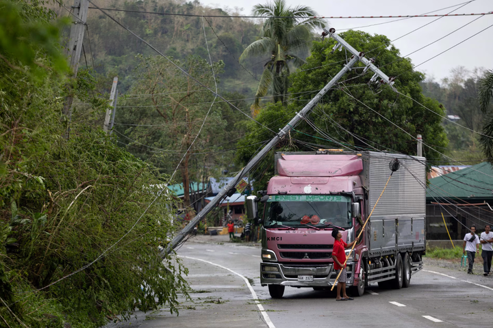 Philippines tan hoang sau khi bão Fung-Wong càn quét trong đêm- Ảnh 2.