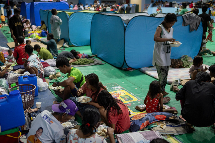 Philippines tan hoang sau khi bão Fung-Wong càn quét trong đêm- Ảnh 6.