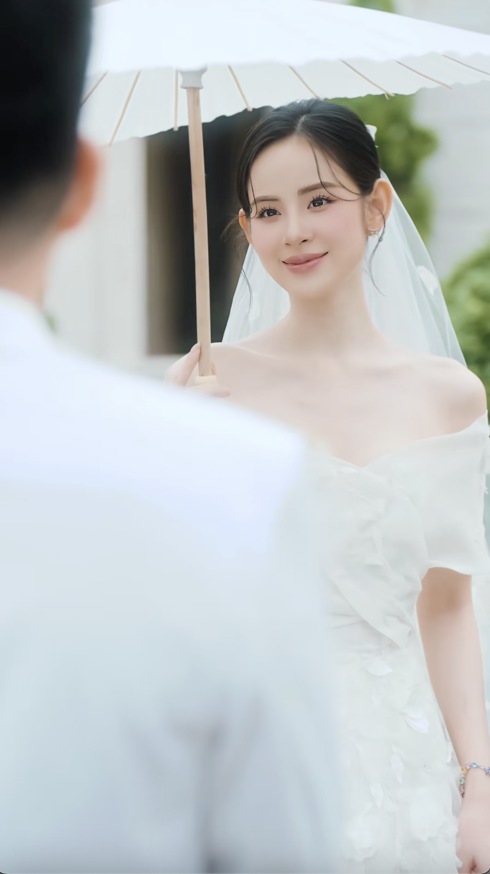 Thêm 1 mỹ nhân Việt công khai ảnh cưới với thiếu gia tập đoàn lớn!- Ảnh 9. Thêm 1 mỹ nhân Việt công khai ảnh cưới với thiếu gia tập đoàn lớn!- Ảnh 9.