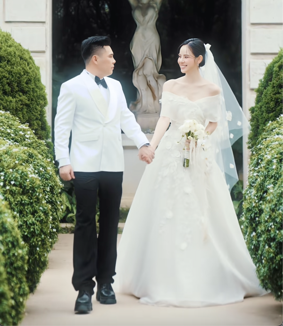 Thêm 1 mỹ nhân Việt công khai ảnh cưới với thiếu gia tập đoàn lớn!- Ảnh 6. Thêm 1 mỹ nhân Việt công khai ảnh cưới với thiếu gia tập đoàn lớn!- Ảnh 6.