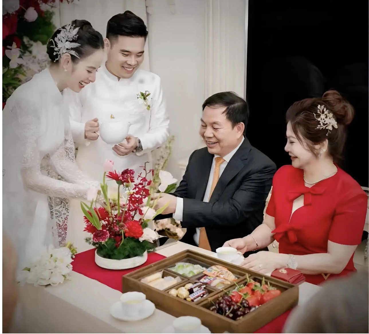 Lễ đón dâu của Hương Liên: Cô dâu đeo sính lễ 200 triệu khoe visual nức nở, 1 chi tiết bí ẩn gây bàn tán- Ảnh 6.