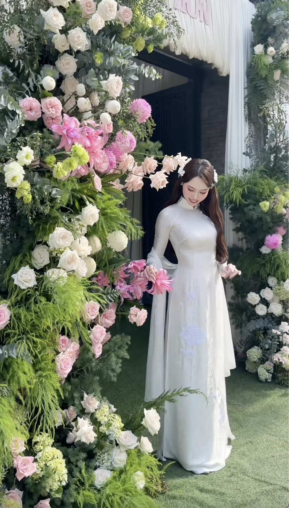 Hỷ sự Vbiz: 1 Á hậu và doanh nhân bí mật tổ chức lễ đón dâu vào hôm nay!- Ảnh 1. Hỷ sự Vbiz: 1 Á hậu và doanh nhân bí mật tổ chức lễ đón dâu vào hôm nay!- Ảnh 1.