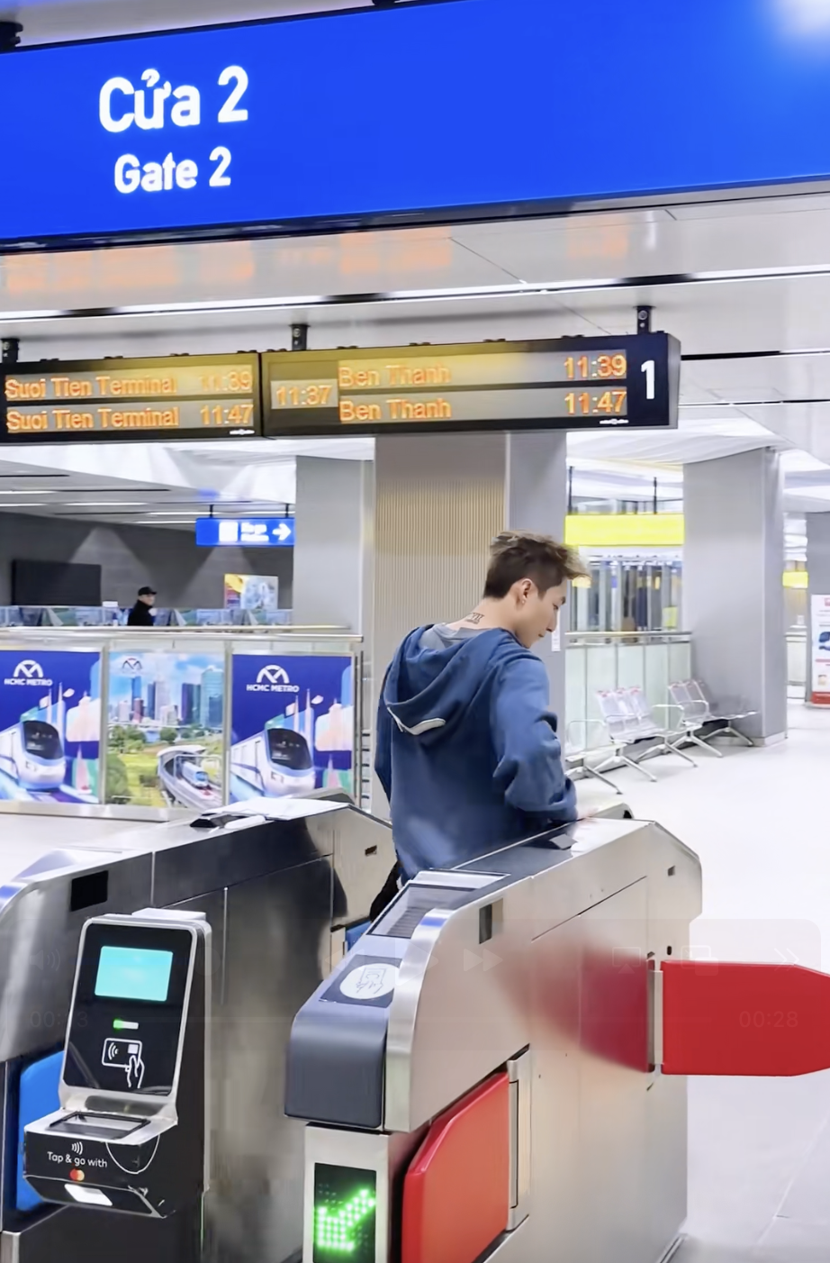 Kỹ năng tàng hình của Sơn Tùng- Ảnh 8. Kỹ năng tàng hình của Sơn Tùng- Ảnh 8.