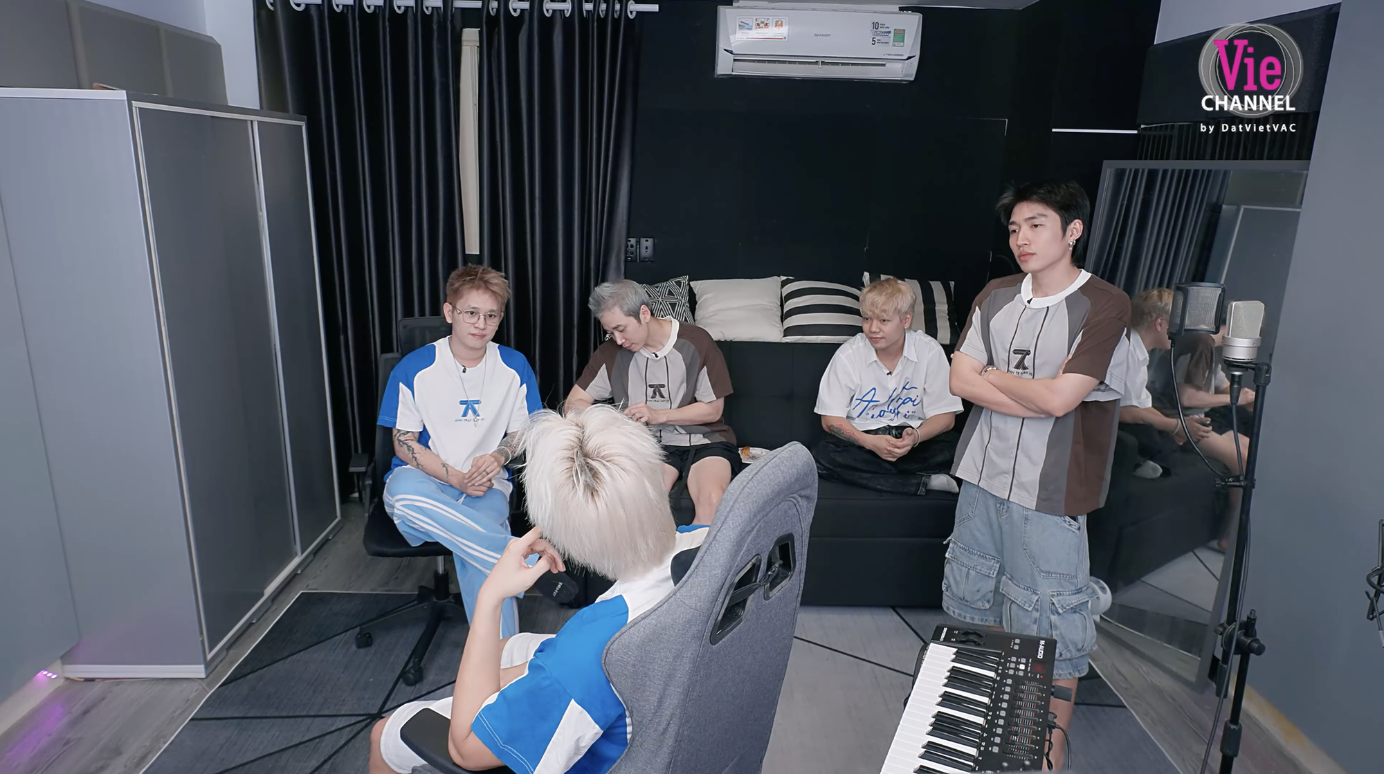 Vì sao em trai Quang Hùng MasterD lại ra nông nỗi này?- Ảnh 8. Vì sao em trai Quang Hùng MasterD lại ra nông nỗi này?- Ảnh 8.