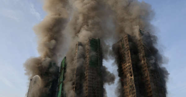 Hình ảnh tang thương vụ cháy ở Hong Kong khiến ít nhất 13 người thiệt mạng anh man hinh 2025 11 26 luc 190950 19112381 1764171187741 17641711879621295568201 0 0 450 720 crop 17641712079431007964513png