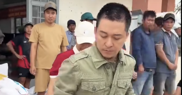 Tuấn Hưng lộ rõ nét mặt buồn sau khi mẹ qua đời, trực tiếp cứu trợ bà con vùng lũ anh man hinh 2025 11 27 luc 095011 17642118225191491127288 143 77 528 812 crop 17642118314771044499251png