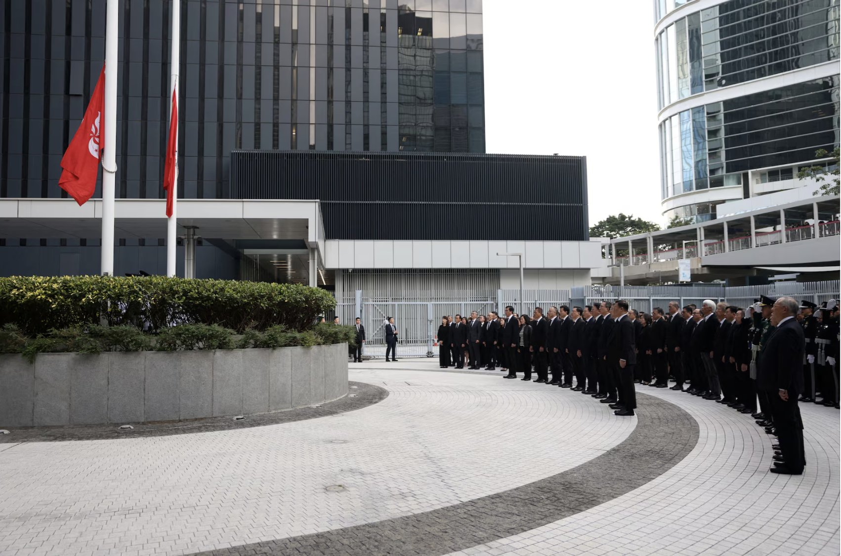 Hong Kong (Trung Quốc) để tang 3 ngày tưởng niệm nạn nhân vụ cháy kinh hoàng nhất sau hơn 7 thập kỷ- Ảnh 1.