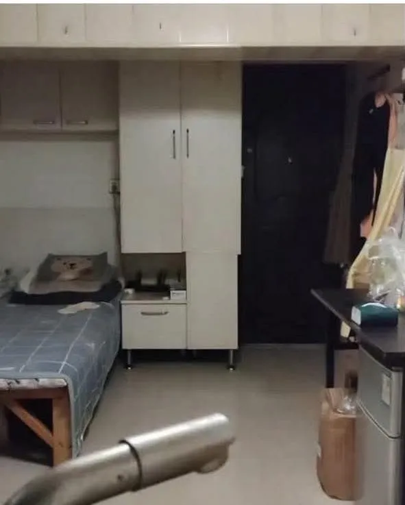 Hàng loạt người dùng tại Việt Nam, có cả TikToker ghép ảnh đùa cợt, tái hiện vụ phát tán hơn 1.600 clip nóng rõ mặt nạn nhân đang gây xôn xao dư luận Trung Quốc.