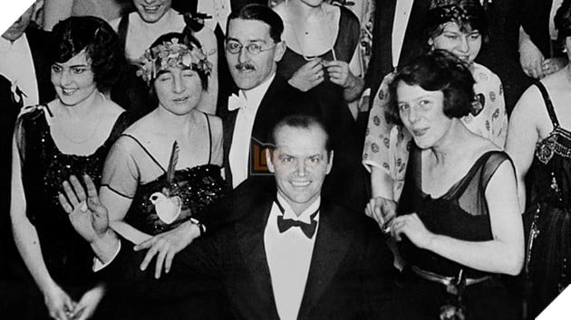 Bức Ảnh Gốc Của Cảnh Cuối Huyền Thoại Trong The Shining Đã Được Tìm Thấy Sau 45 Năm 2