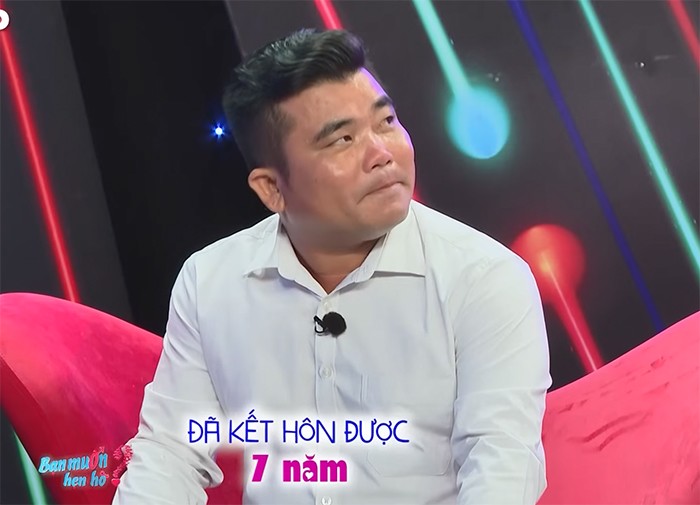 anh-tai-xe-sung-suong-khi-duoc-mai-moi-voi-me-don-than-xinh-dep-anh-tai-xe-cuoi-suong-3-1745853788-425-width700height505 Anh tài xế sung sướng khi được mai mối với mẹ đơn thân xinh đẹp - 3