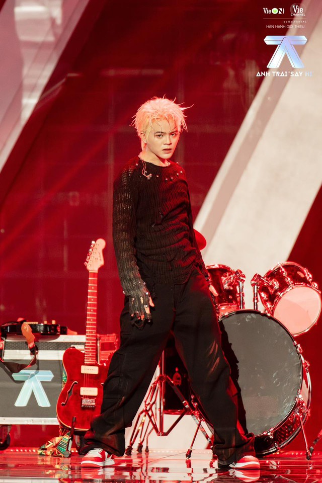 anh-trai-say-hi5-17257007463061216346891-1738345474689-1738345475110328926204-1738379687679-1738379688009841122670 "Anh trai" tuổi Tỵ vừa "toàn thắng" ở 1 chương trình hot bậc nhất Việt Nam 2024: Rũ bỏ định kiến để tỏa sáng với hào quang "không thể đùa" anh trai say hi5 17257007463061216346891 1738345474689 1738345475110328926204 1738379687679 1738379688009841122670