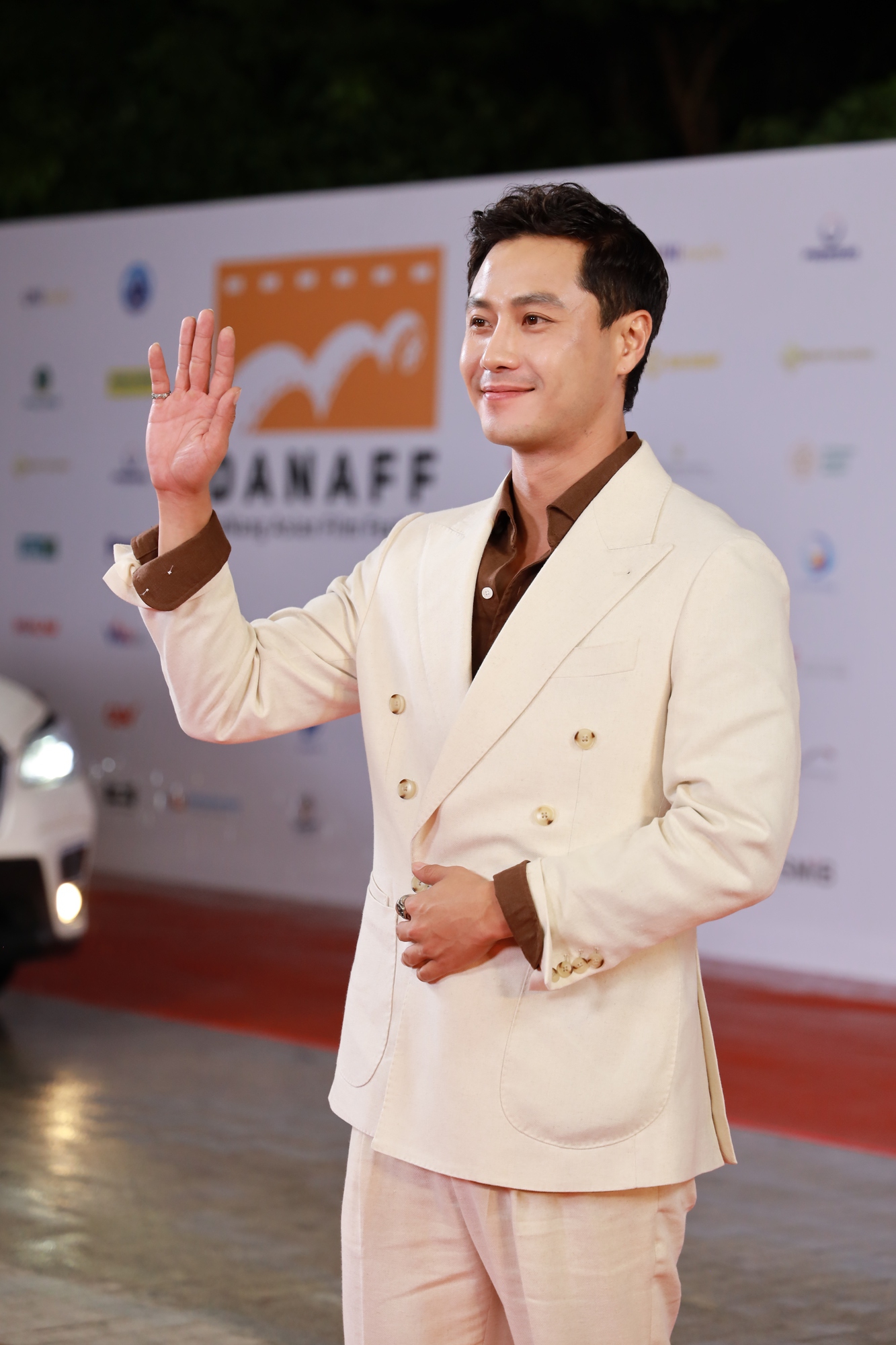 Thảm đỏ bế mạc DANAFF 2025: Phương Mỹ Chi dịu keo hết cỡ, 1 Hoa hậu quốc tế giật spotlight với sắc vóc cực phẩm- Ảnh 9.