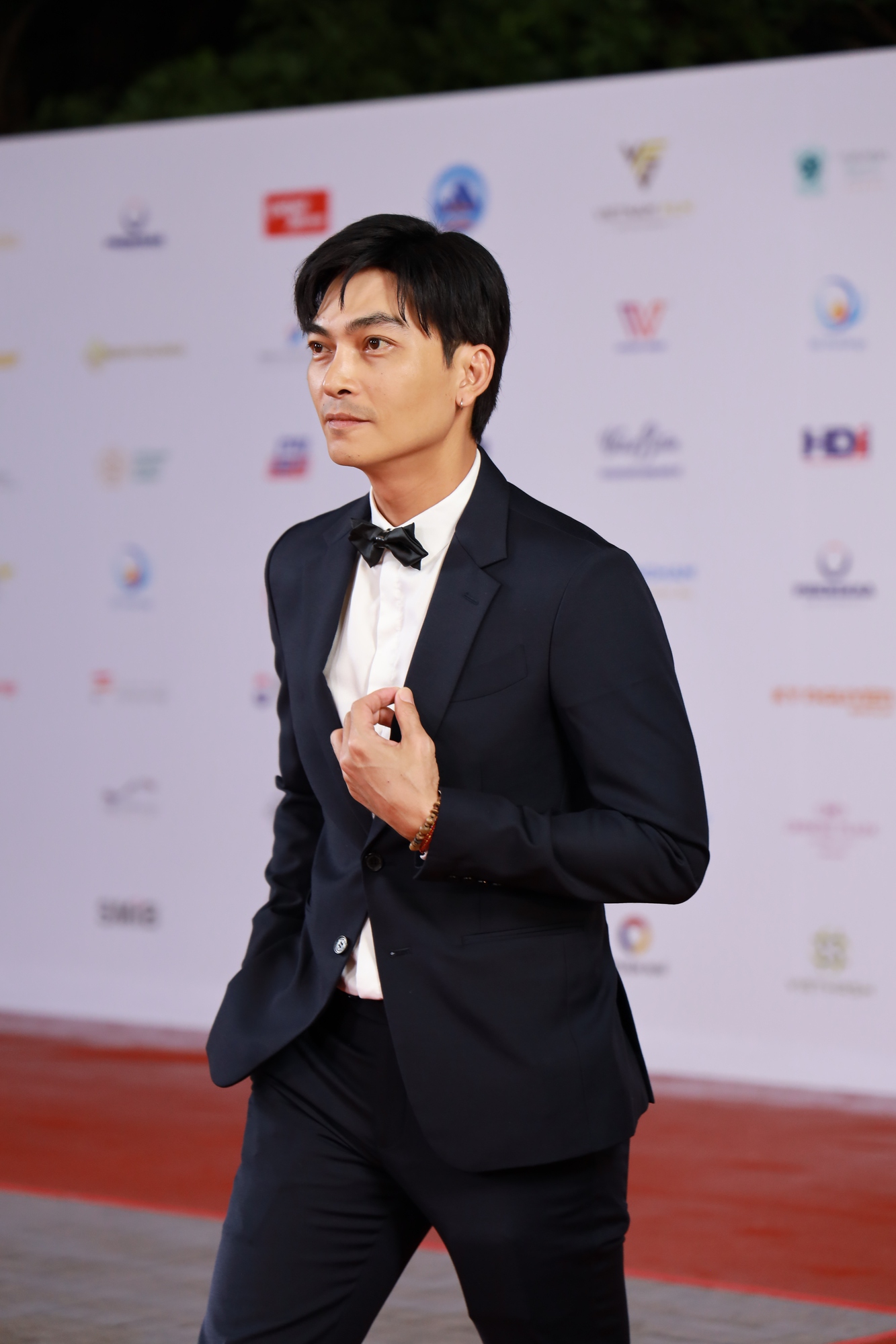 Thảm đỏ bế mạc DANAFF 2025: Phương Mỹ Chi dịu keo hết cỡ, 1 Hoa hậu quốc tế giật spotlight với sắc vóc cực phẩm- Ảnh 10.