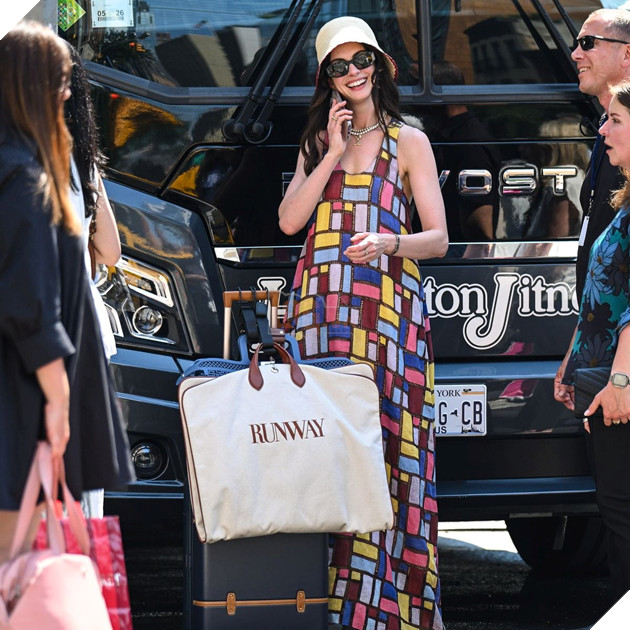 Devil Wears Prada 2 bị rò rỉ nhiều hình ảnh vì paparazzi dù chưa công chiếu.