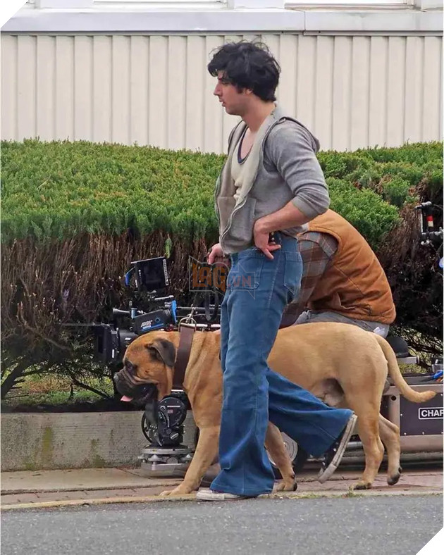 Hình ảnh sao nam Anthony Ippolito ở hậu trường bộ phim I Play Rocky.