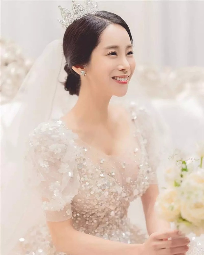 Nữ ca sĩ bỏ showbiz vì bị hội chị em bắt nạt nay tái xuất bằng 1 nghề không ai nghĩ tới- Ảnh 3.