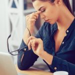 Áp lực đi làm kiếm tiền chỉ để "nuôi" giúp việc ap luc di lam 1 1742998140 803 width740height495 auto cropjpg