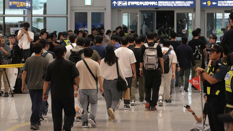 Màn “giải cứu” ngoạn mục một thanh niên 18 tuổi với tấm vé 1 chiều bay đi Campuchia để làm “việc nhẹ lương cao”- Ảnh 1. Màn “giải cứu” ngoạn mục một thanh niên 18 tuổi với tấm vé 1 chiều bay đi Campuchia để làm “việc nhẹ lương cao”- Ảnh 1.