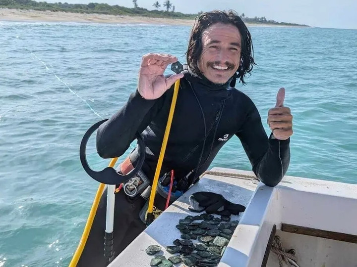 Thợ lặn tìm thấy kho báu hơn 26 tỷ đồng nằm 300 năm dưới đáy đại dương- Ảnh 1. Thợ lặn tìm thấy kho báu hơn 26 tỷ đồng nằm 300 năm dưới đáy đại dương- Ảnh 1.